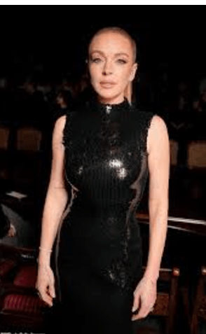 A video surfaced showing Lindsay Lohan seemingly using a “spell” to look younger, leaving viewers unsettled: “No wonder she’s regaining her prime…”