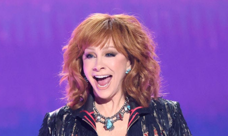 Shelby, who is Reba McEntire’s child, made his mother emotional by revealing that she will soon be a “grandma” in the family. “What she has always wanted is finally happening…”