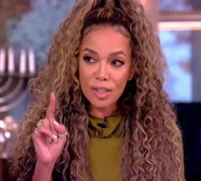 VIDEO: Sunny Hostin angrily responds to a passerby upon discovering that her loved ones were cruelly ridiculed: “You individuals are extremely audacious.”
