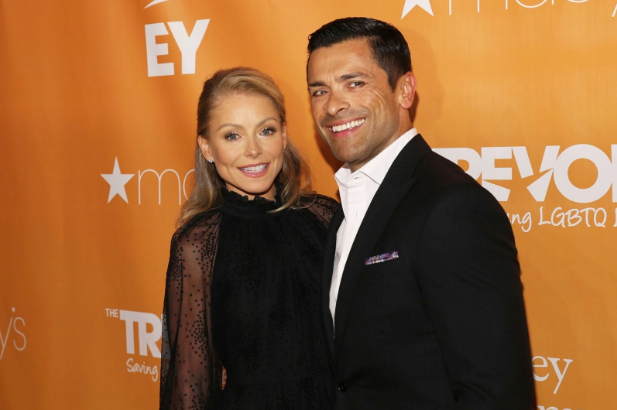 Kelly Ripa says Mark Consuelos earned more than her on every joint gig—but claims he’s never pitched in to help the family financially!